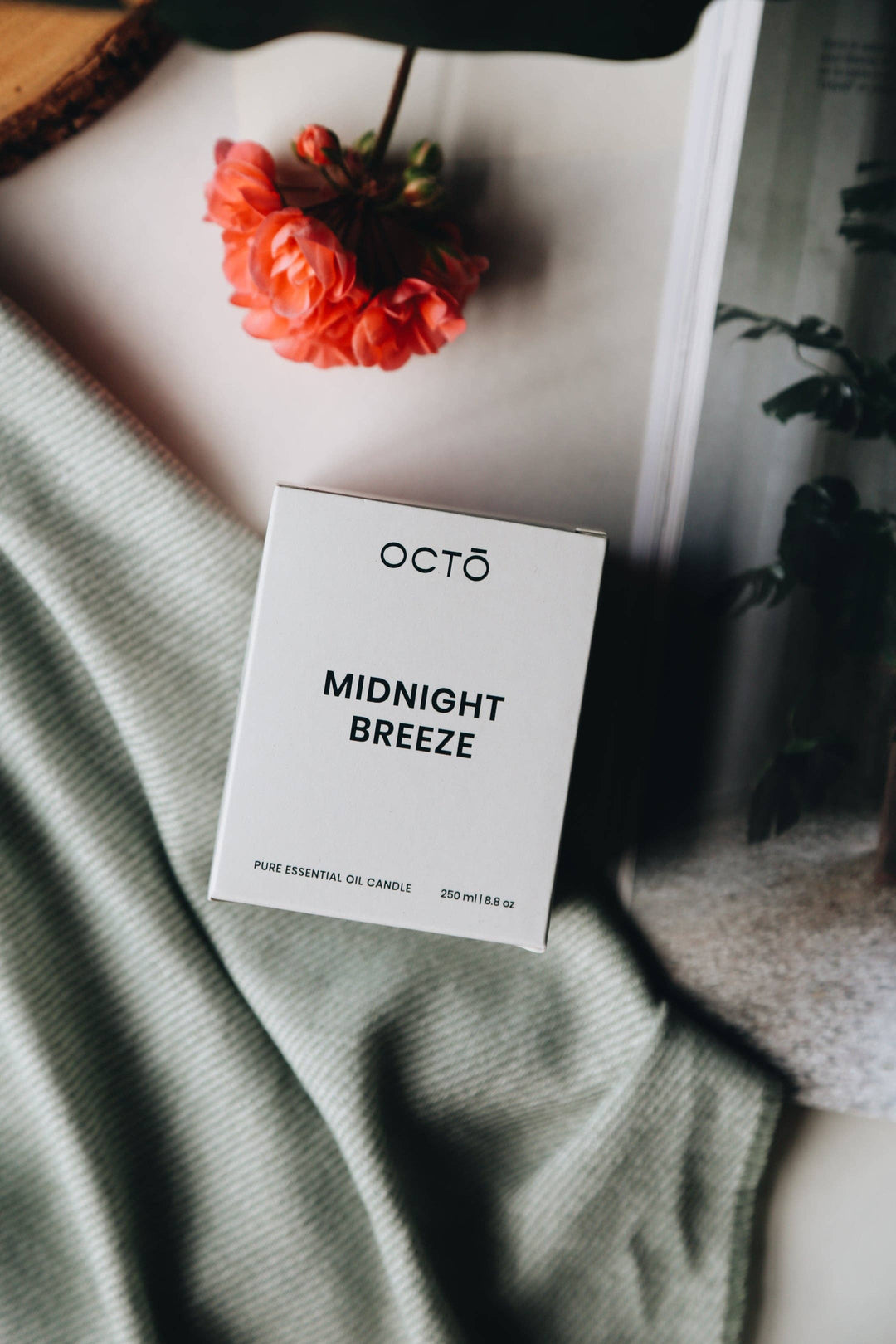 Octō Midnight Breeze candle (Rose Geranium + Vetiver + Patchouli)