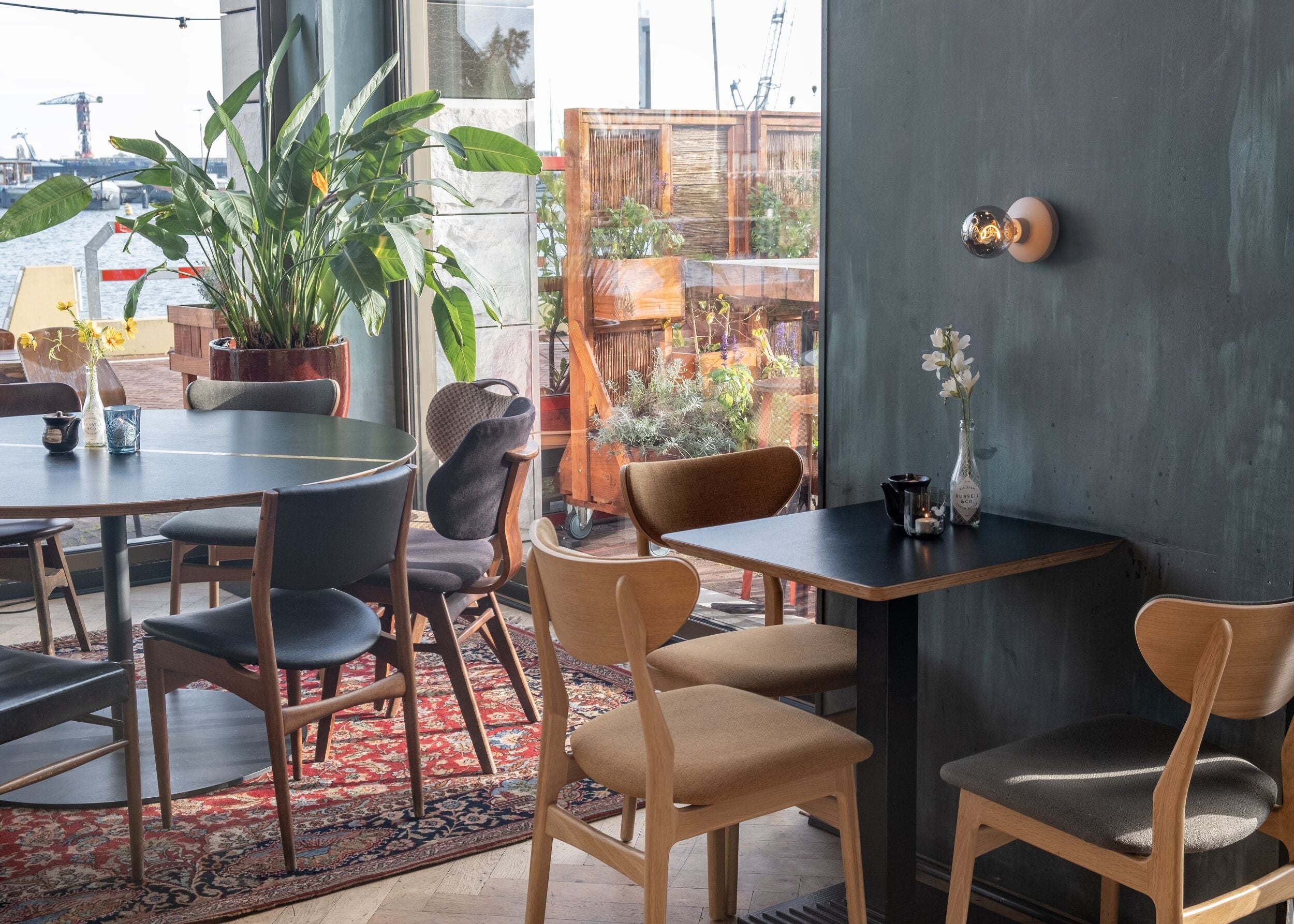 Humble Bee Rechargeable Wall Light Smoked/Black-Beaumonde