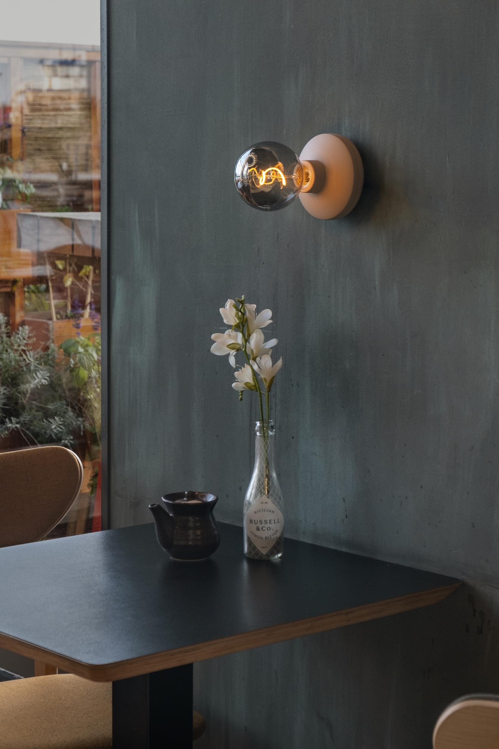Humble Bee Rechargeable Wall Light Smoked/Black-Beaumonde