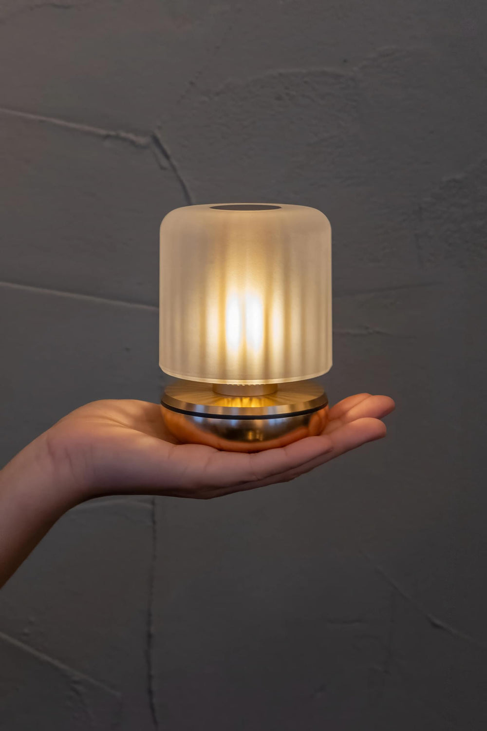 Humble Firefly Rechargeable Table Light Frosted/Gold-Beaumonde