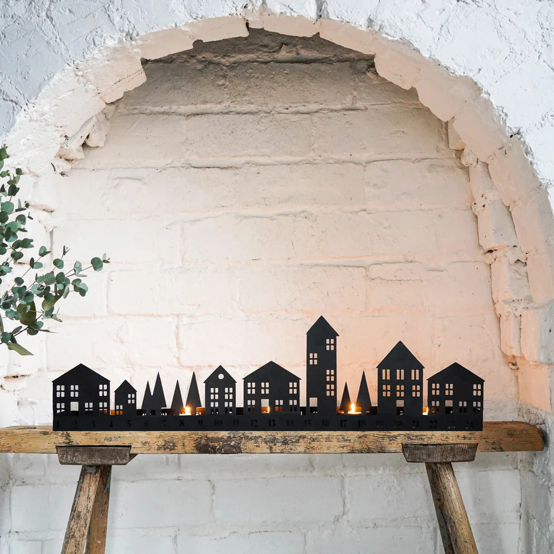 Ivyline Advent Tealight Centrepiece Metal in Black