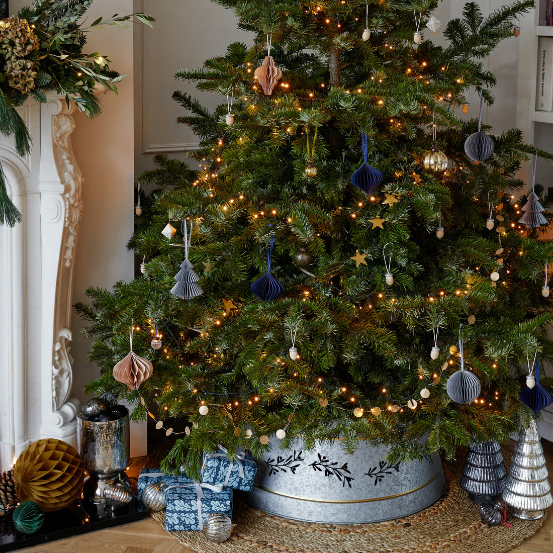 Ivyline Galvanised Cut Out Mistletoe Tree Skirt D67cm H25cm