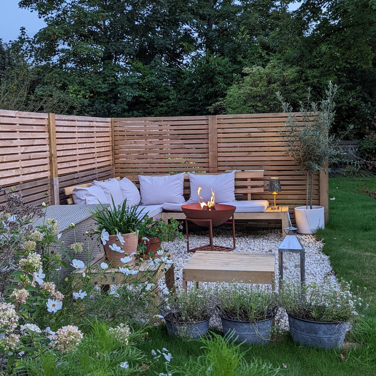 Ivyline Outdoor Cast Iron Fire Pit on Stand