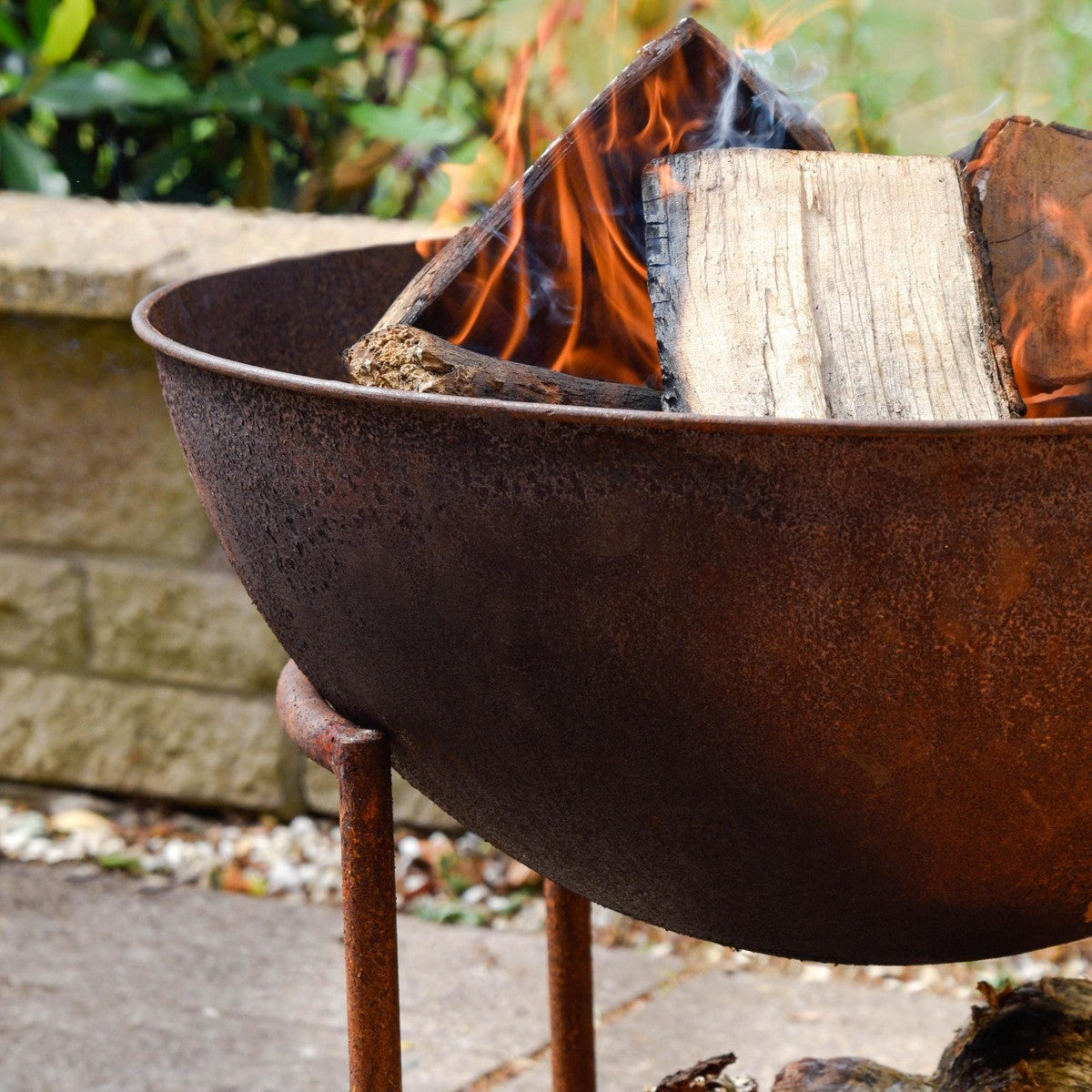 Ivyline Outdoor Cast Iron Fire Pit on Stand