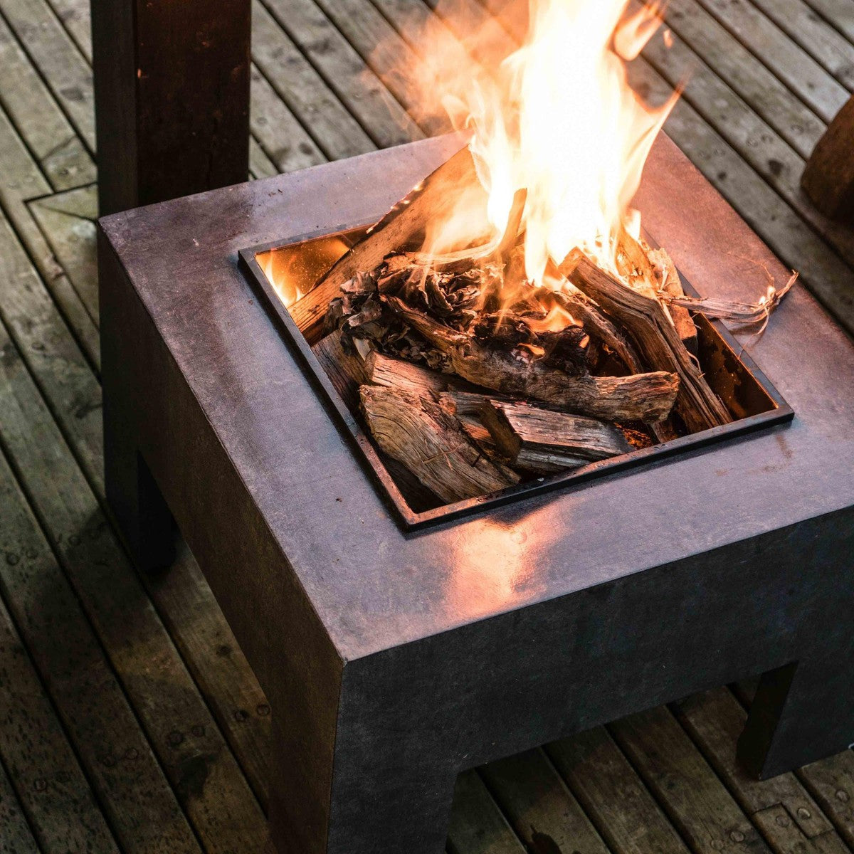 Ivyline Square Fire Pit & Square Console-Beaumonde