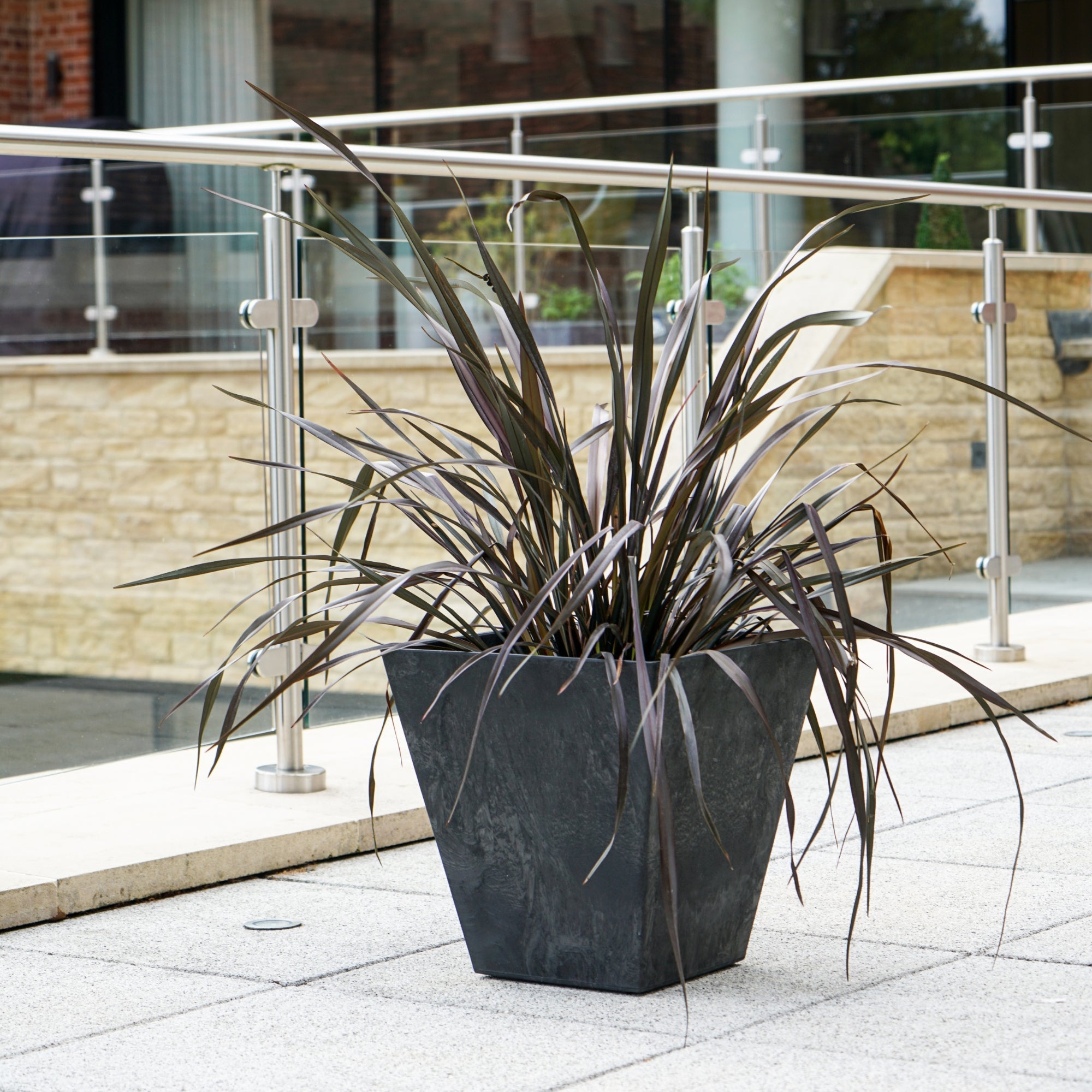 Ivyline Pot Ella Black-Beaumonde