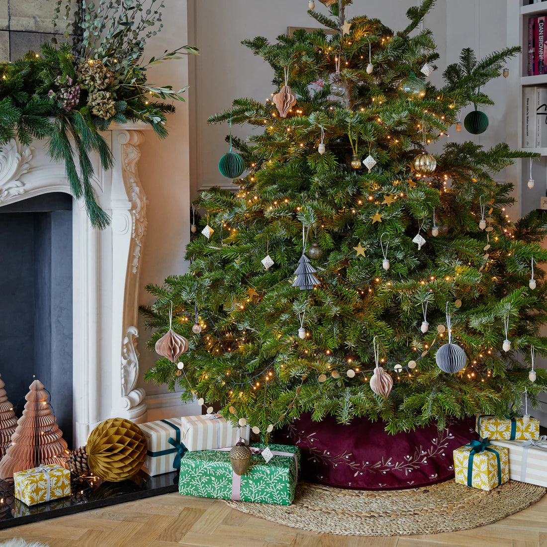 Ivyline Velvet Mistletoe Tree Skirt