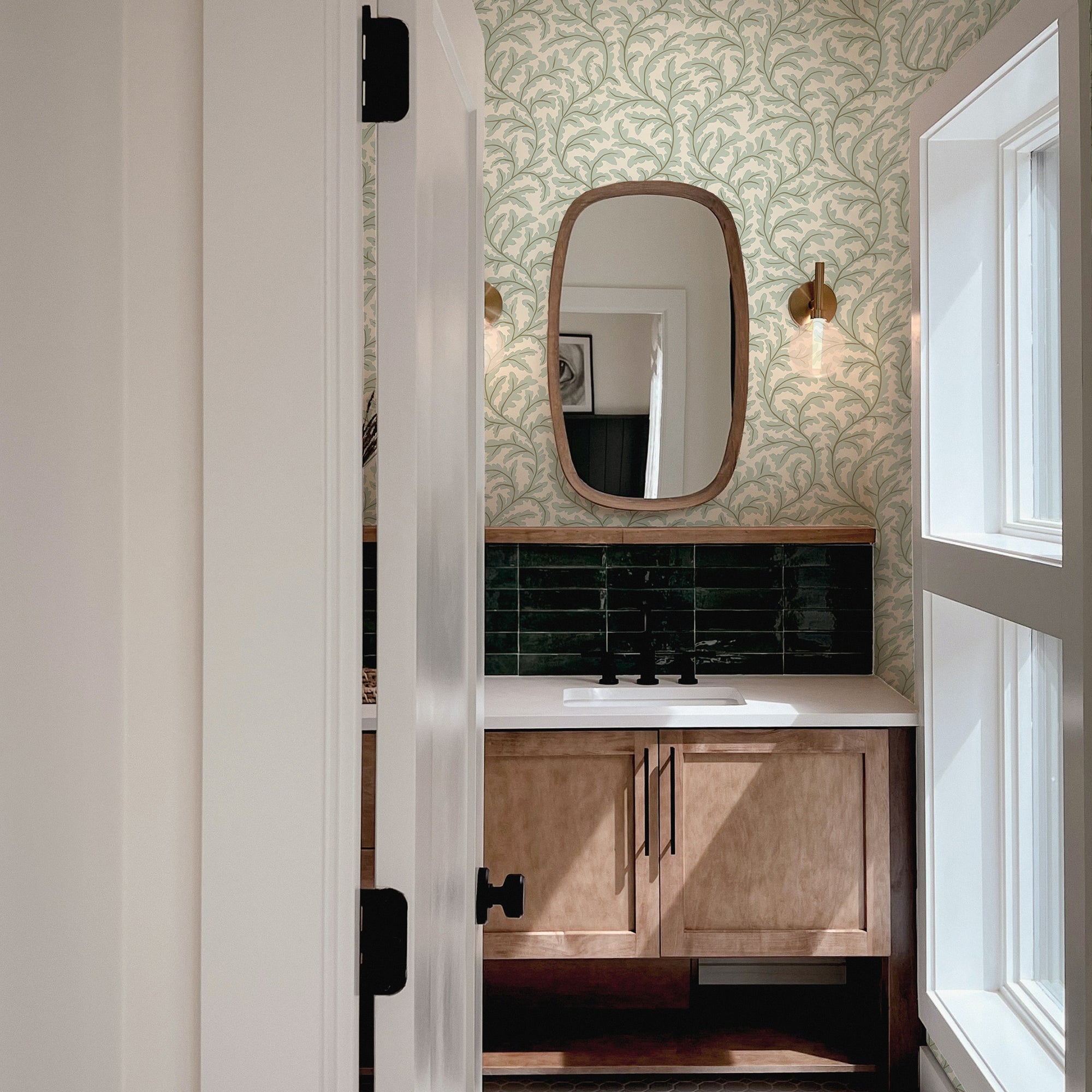 Josephine Munsey Frond Ogee Wallpaper-Beaumonde