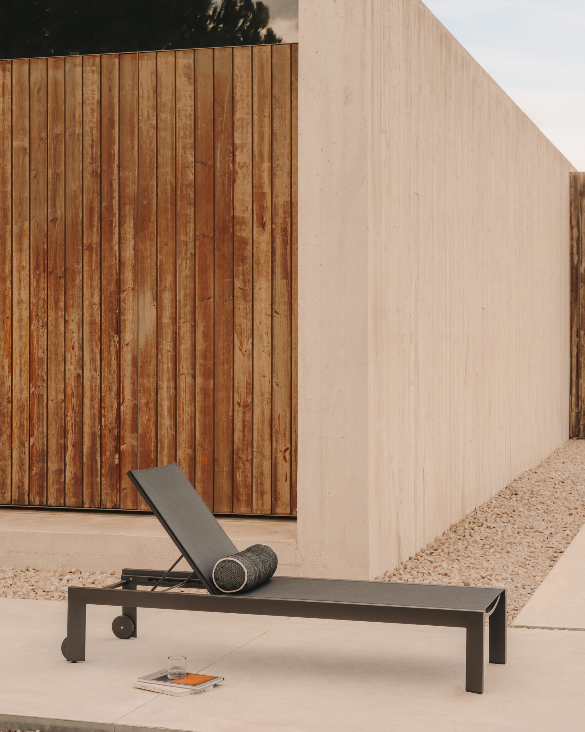 Kave Home Canutells Aluminium Sun Lounger-Beaumonde