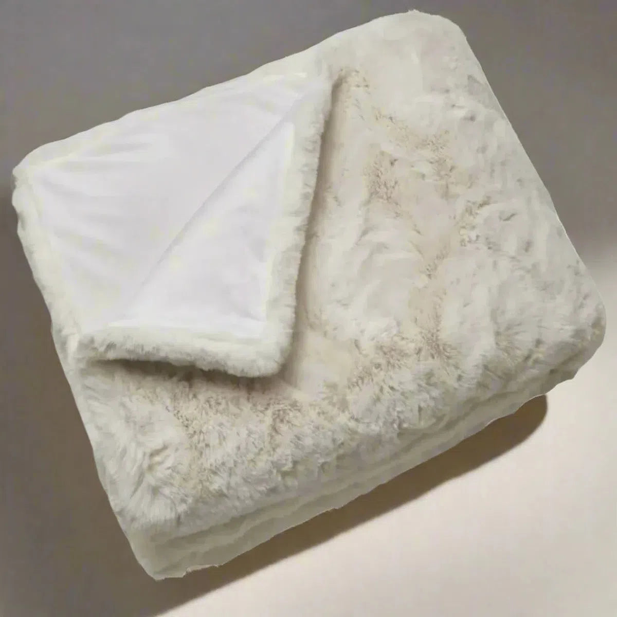 Malini Rapture Whte Throw