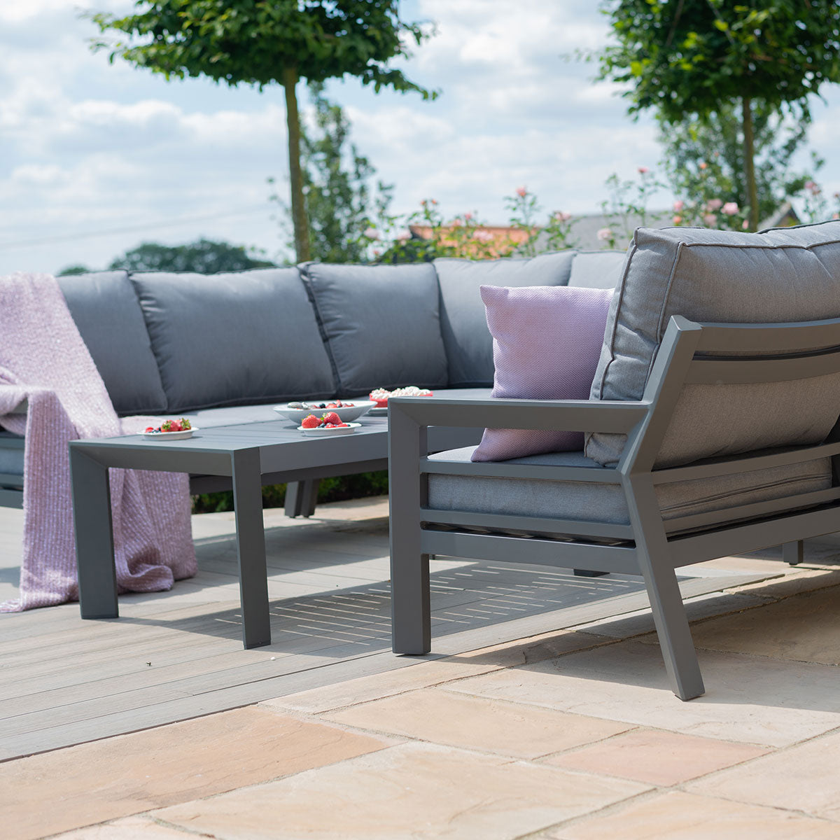 Maze New York U-Shaped Sofa Set