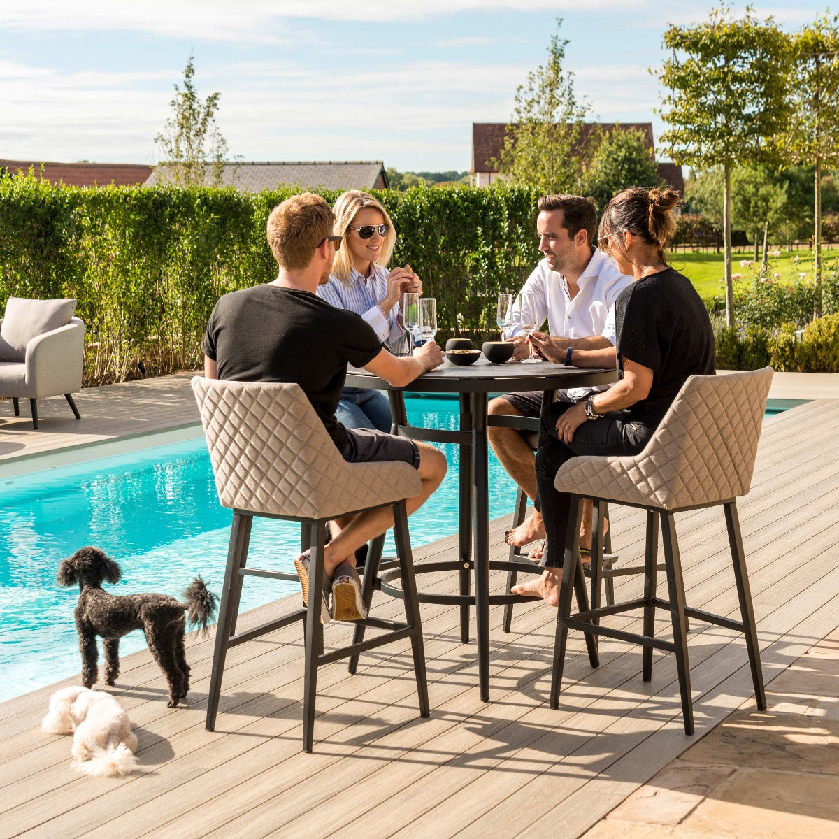 Maze Regal 4 Seat Round Bar Set