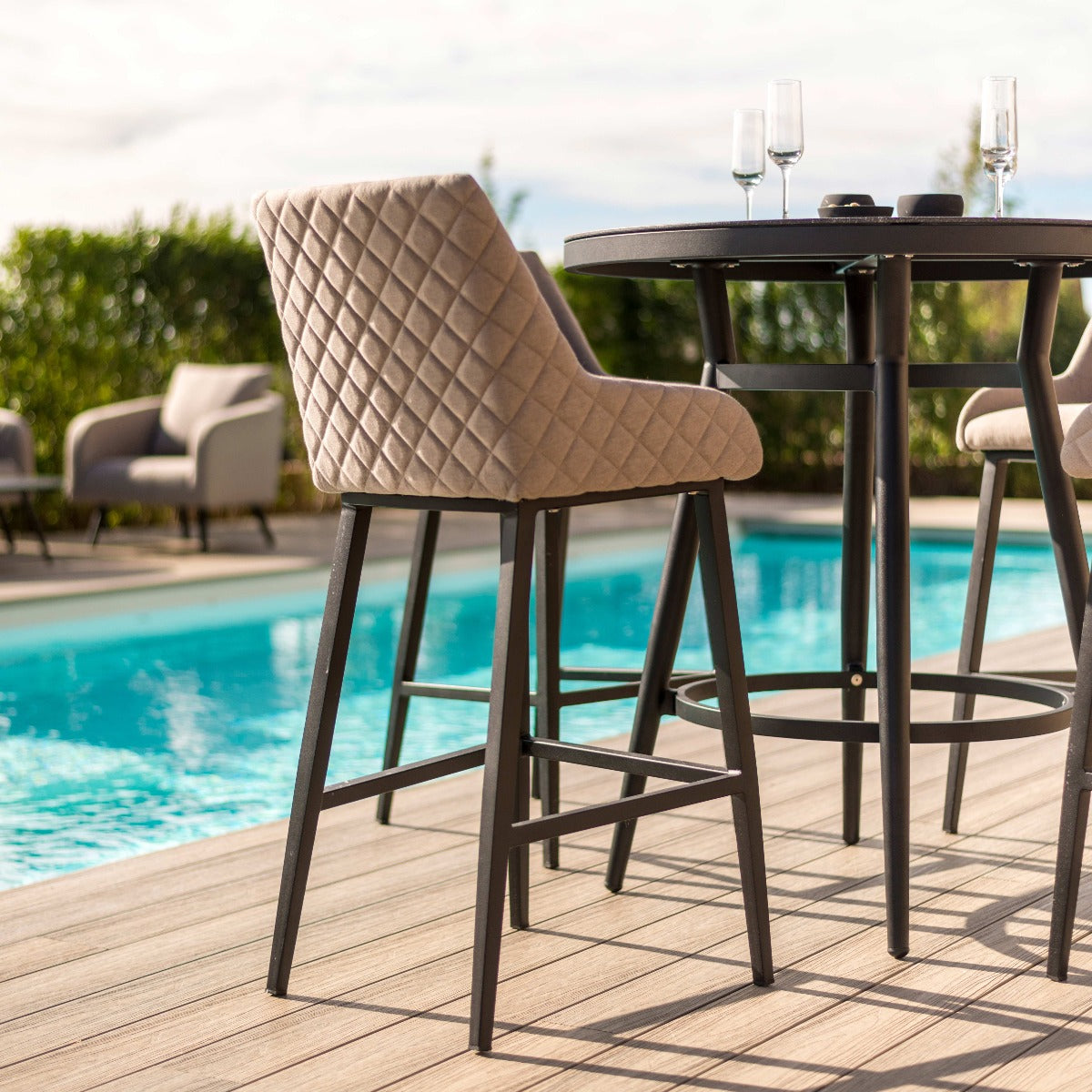 Maze Regal 4 Seat Round Bar Set