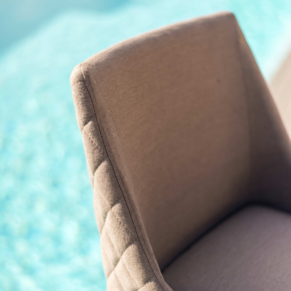 Maze Regal 4 Seat Round Bar Set