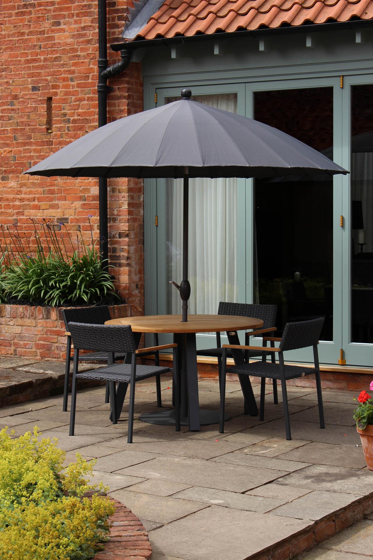 PR Home Atlantic 120cm Round Outdoor Dining Table – Anthracite / Teak