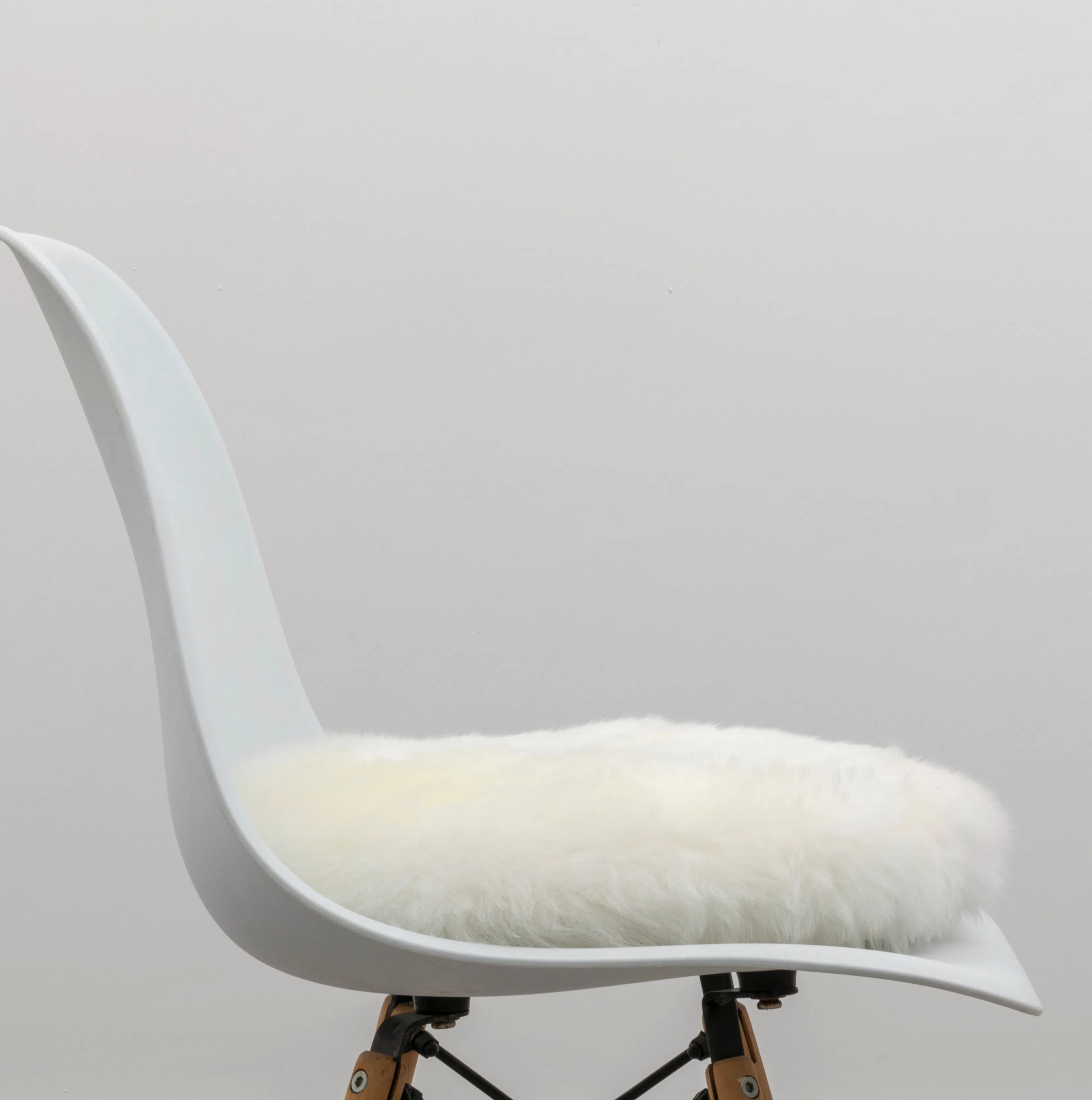 Native Home Round Sheepskin Chair Pad-Beaumonde