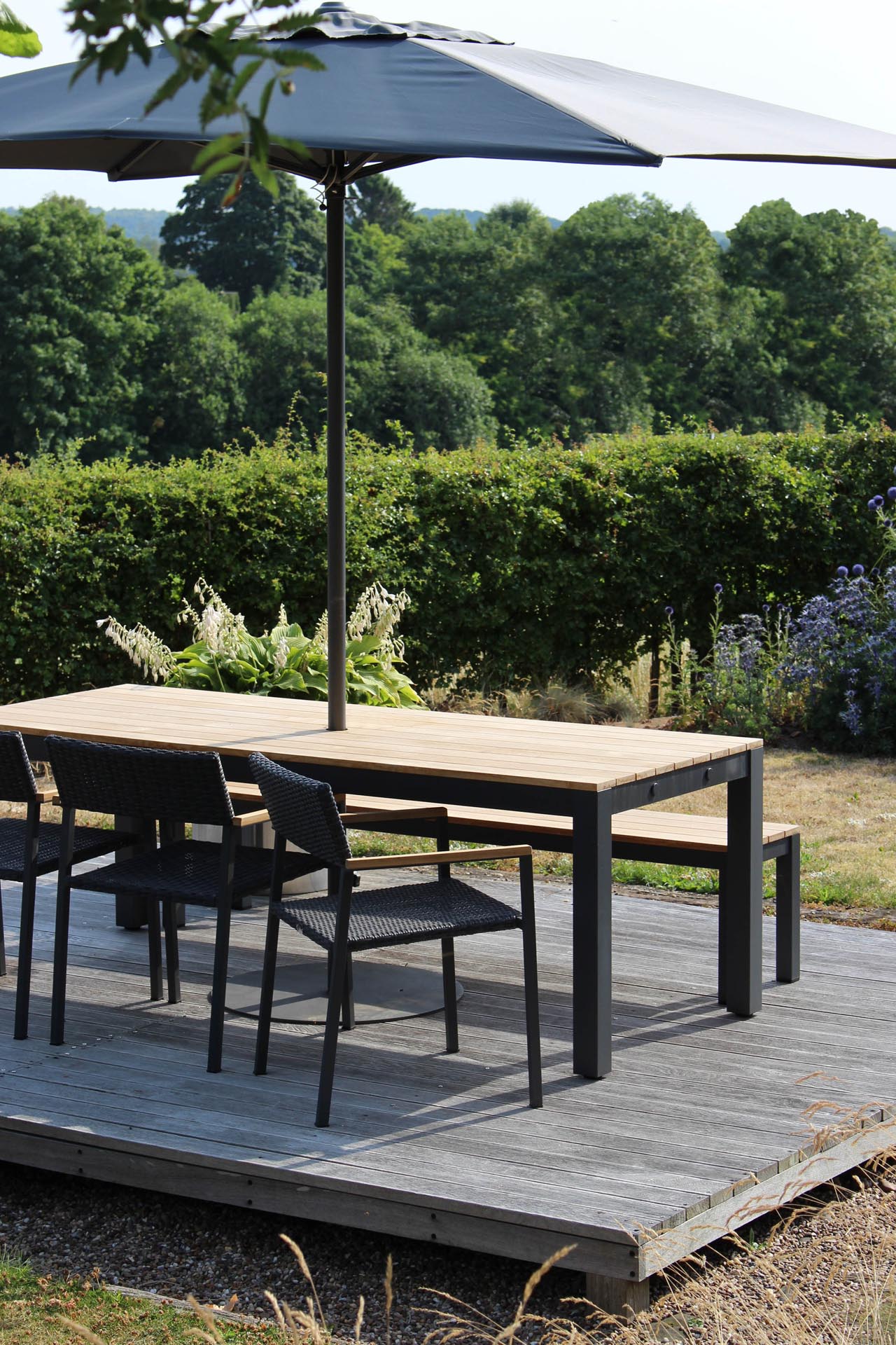 PR Home Reclaim Outdoor Dining Table – Anthracite / Teak