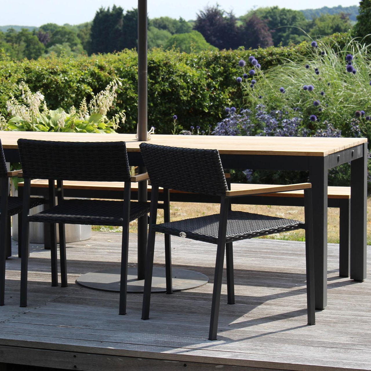 PR Home Reclaim Outdoor Dining Table – Anthracite / Teak