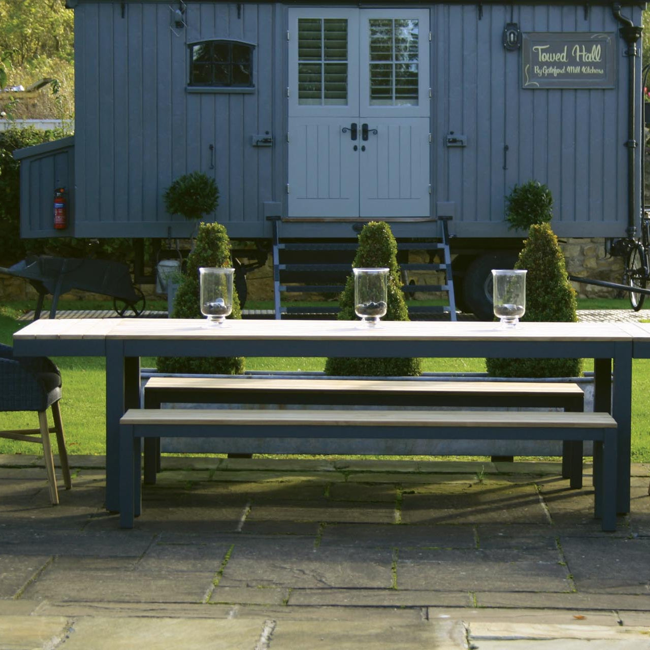 PR Home Reclaim Outdoor Dining Table – Anthracite / Teak